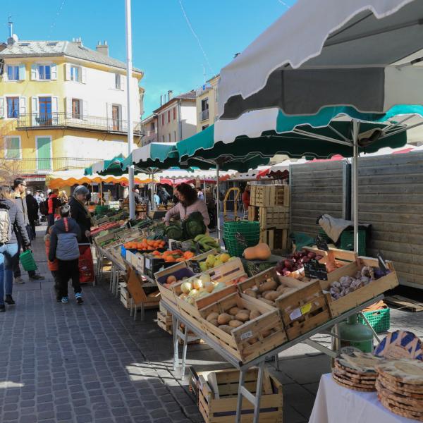 Marché produits locaux hautes alpes france lumipod